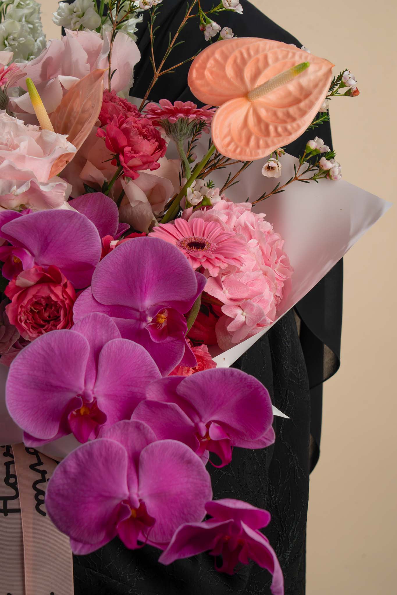 باقة زهور الأوركيد الوردية الأنيقة