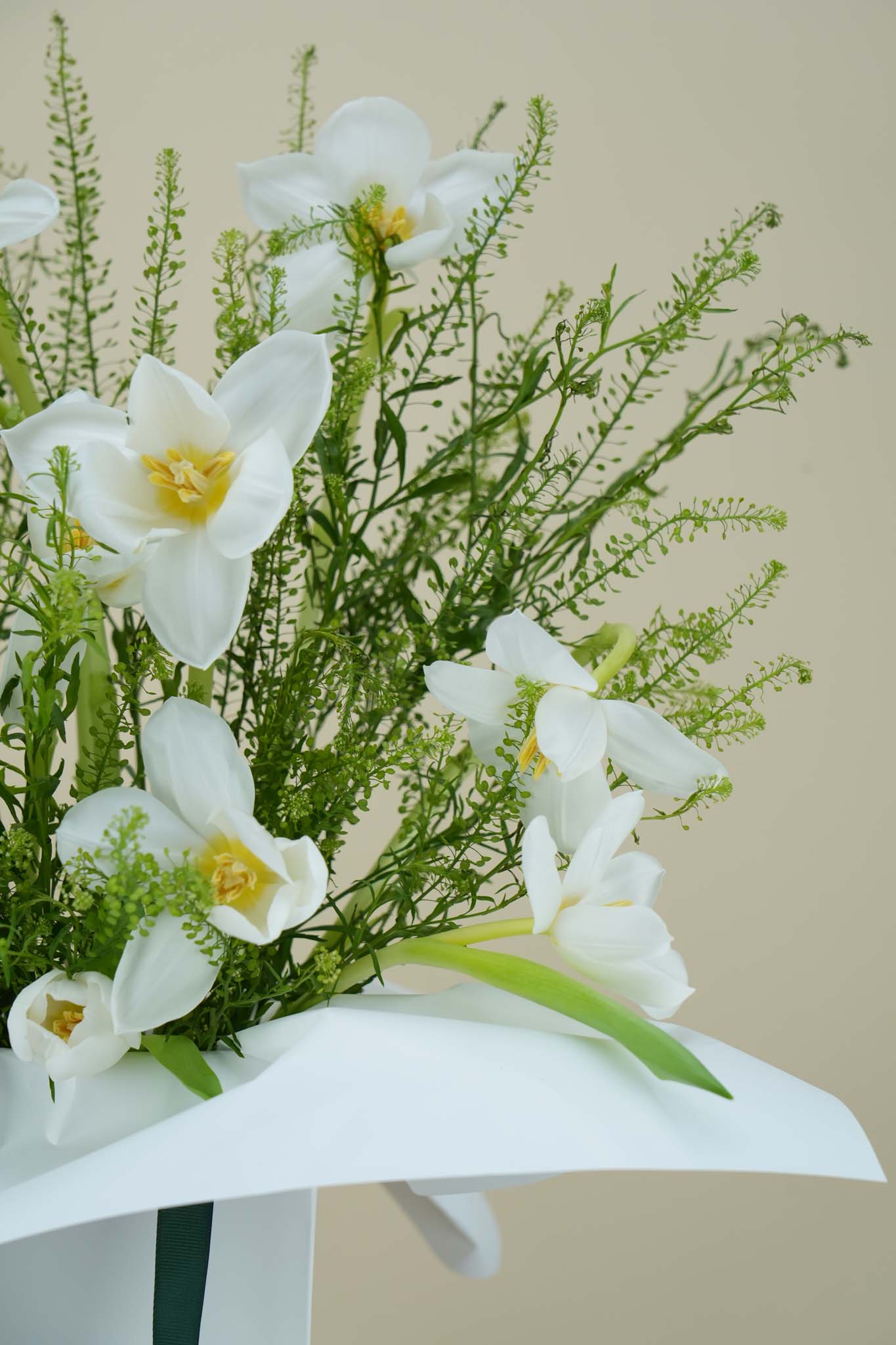 Elegant White Bloom Bag