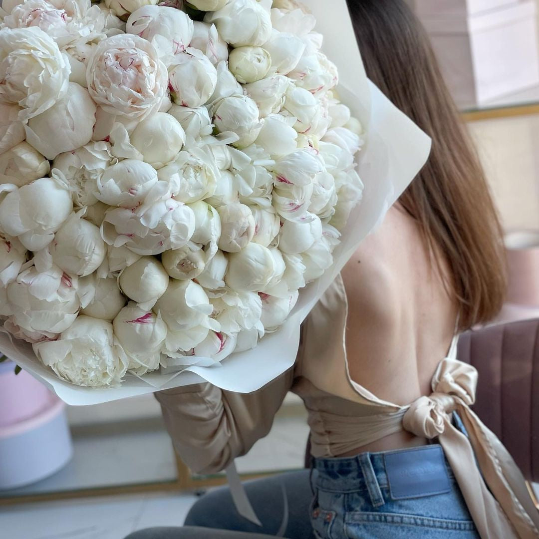 Isn't it white peony bouquet all time beautiful!