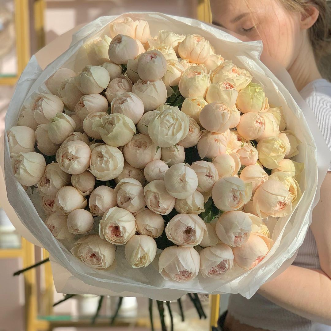 White peony bouquet for your special people