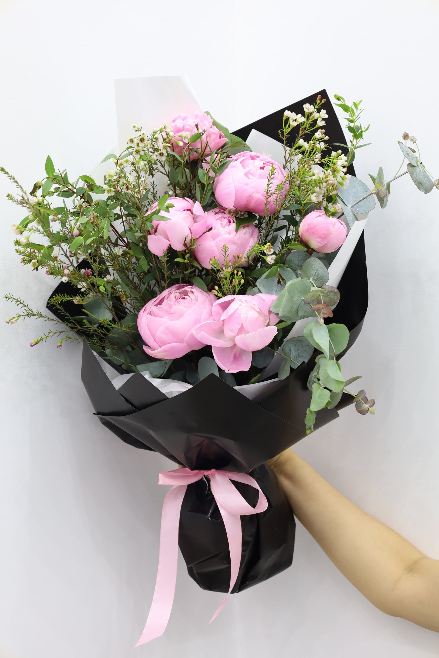 Pretty light rose bouquet for your loved one's happiness