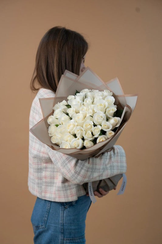 Glossy white flowers for the classy you!