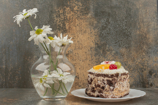 Flower and Cake Combo Dubai – The Perfect Gift for Every Occasion