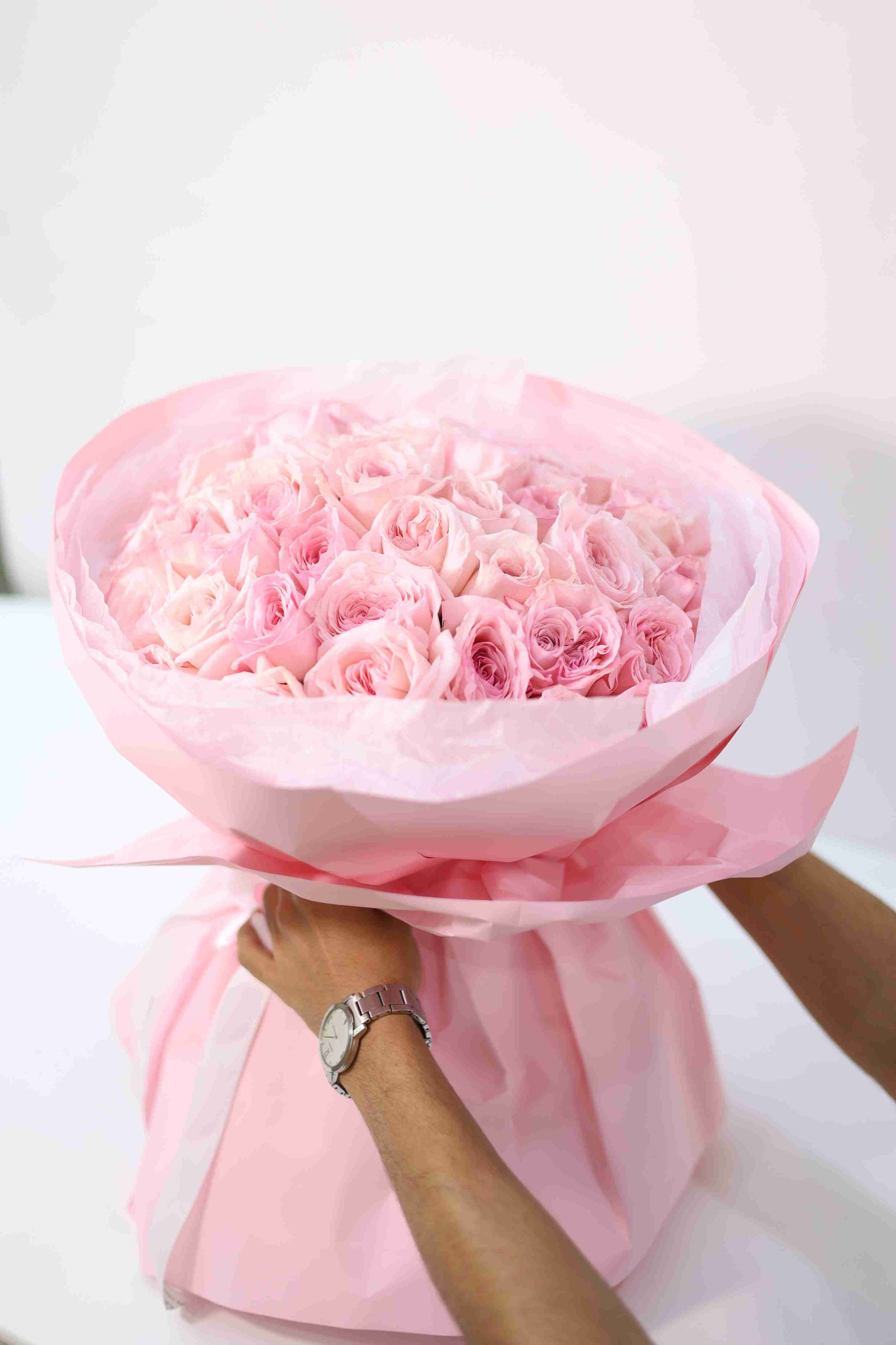 Pink roses flower bouquet to steal her heart