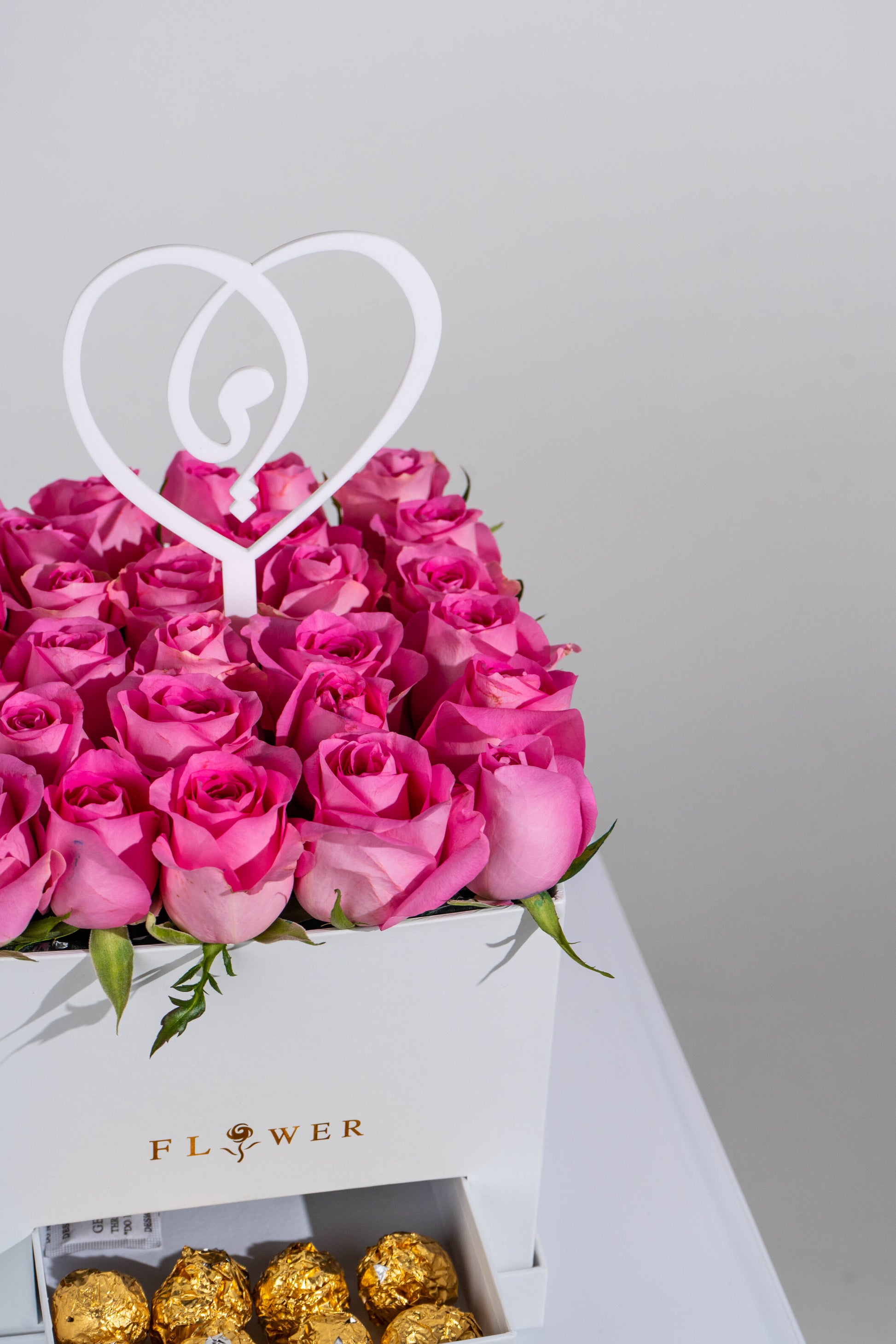 Pink Roses In Box | Flower Shop Dubai.